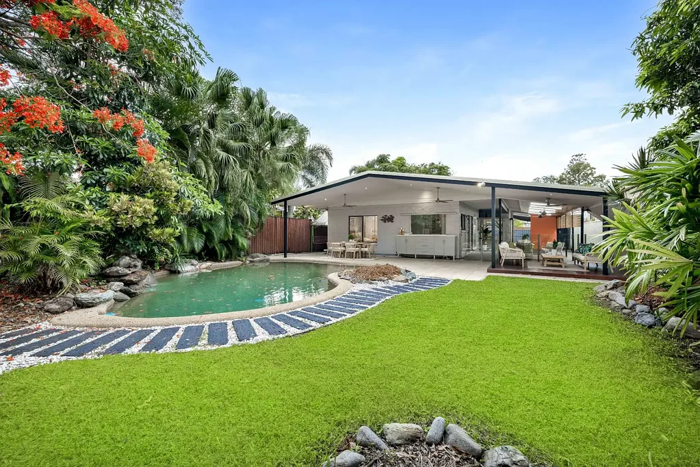 9 Poinsettia Street, Holloways Beach, QLD 4878