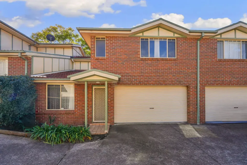 Toongabbie 3Zimmer THREE BEDROOM TOWNHOUSE  - OPEN TO VIEW SAT 06/09/2025 @ 9-9.30AM