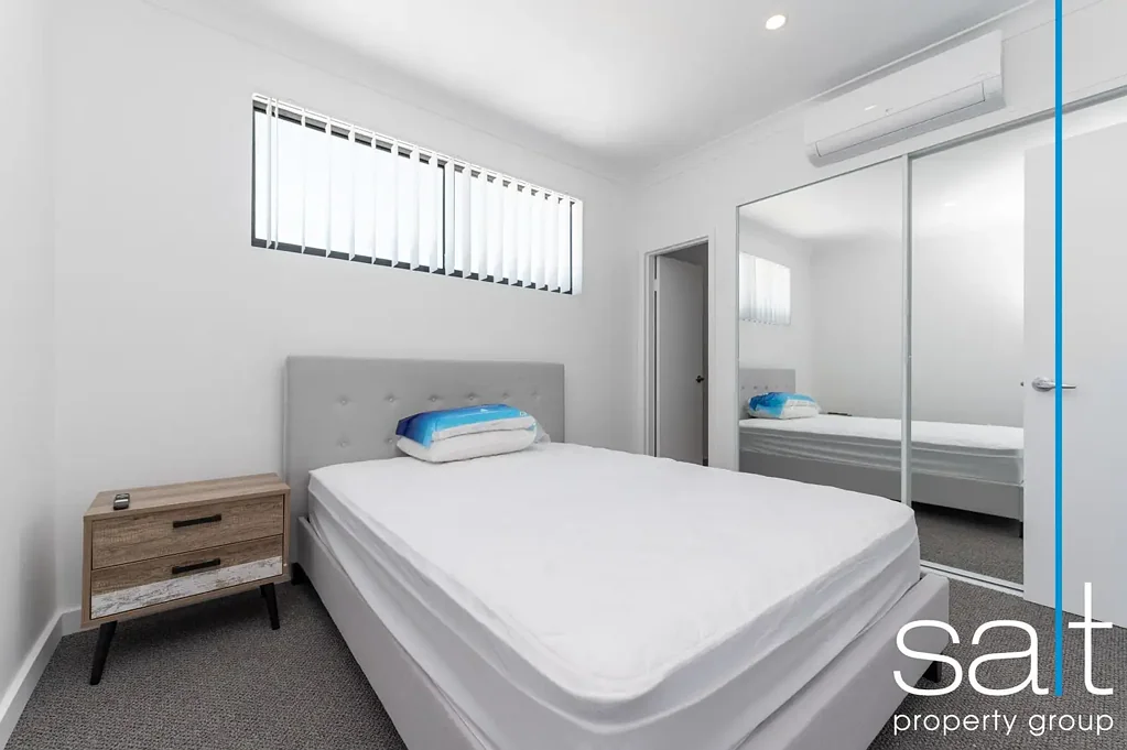SHARED HOME - MODERN FURNISHED ROOM available