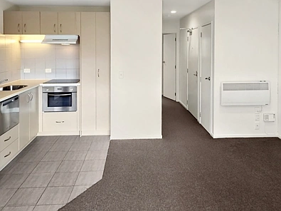 2T/3 Keystone Ave - Location!