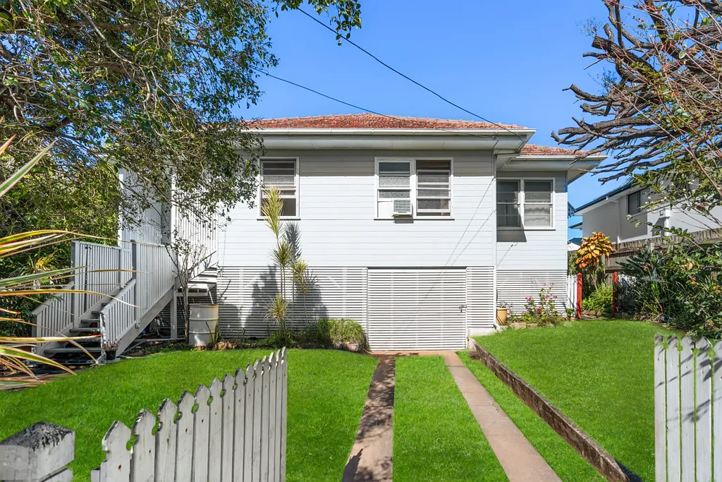 2 Sunny Avenue, Wavell Heights, QLD 4012