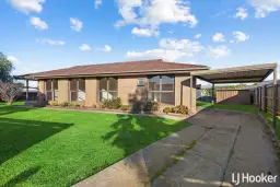 6 Berkley Place, Melton West