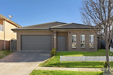 Colebee 5房 公园旁宁静环境中的奢华生活 Luxury Living in a Peaceful Parkside Setting