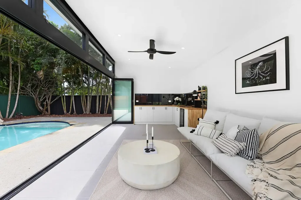 Labrador 4Zimmer Sophisticated Family Entertainer with Exceptional Outdoor Living