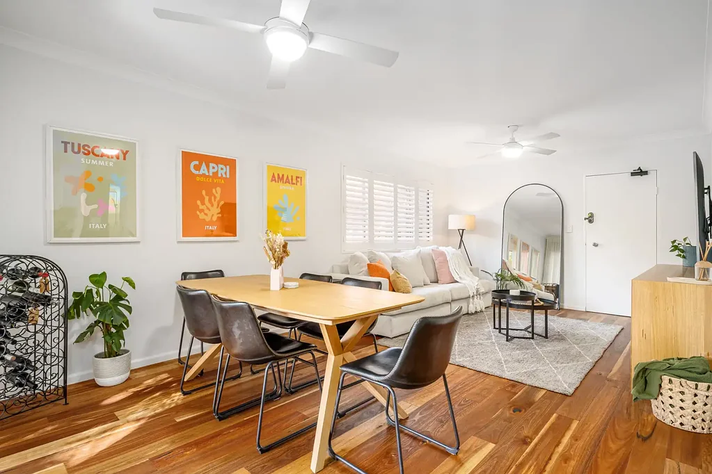 Cronulla 1房 海滨生活轻松享 现代时尚风格 朝北阳台宁静 宜人厨房宽敞 主卧舒适优雅 浴室独立浴缸 步行海滩餐厅 宠物友好车库 Stylish Modern Retreat