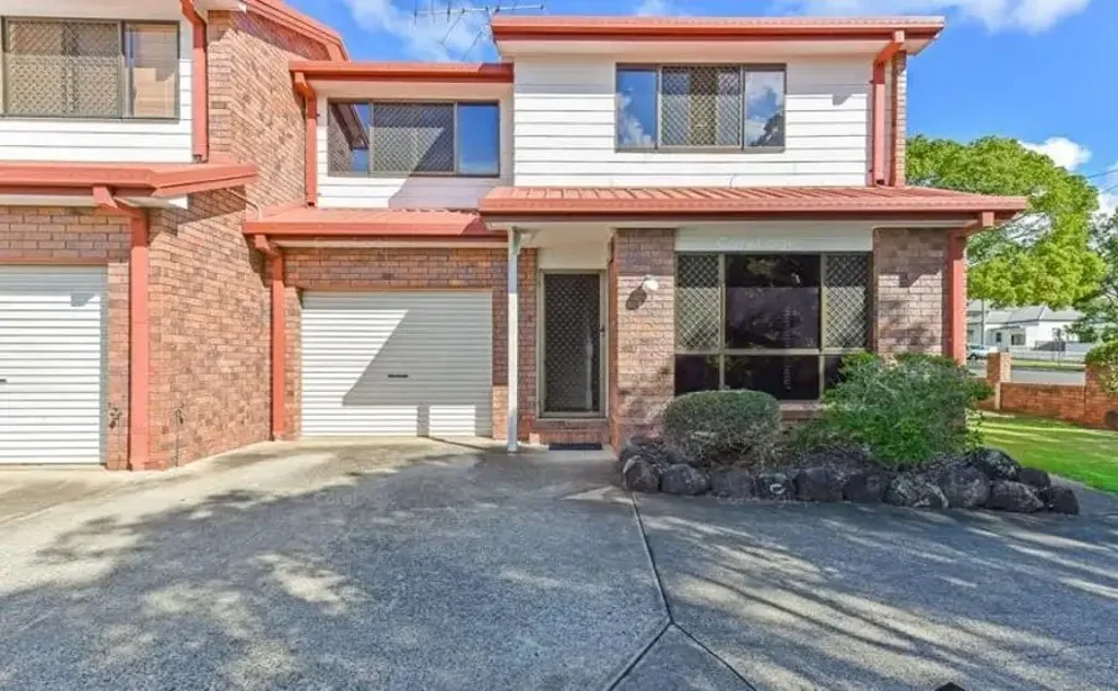 Immaculate Unit ~ Brilliant Location!