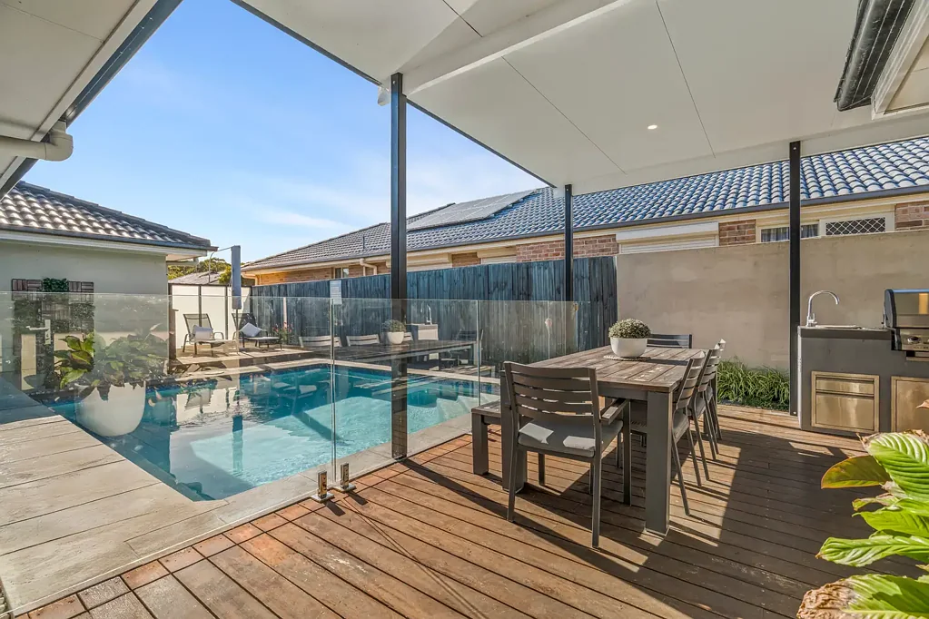 42 Bataan Circuit, Bateau Bay, NSW 2261