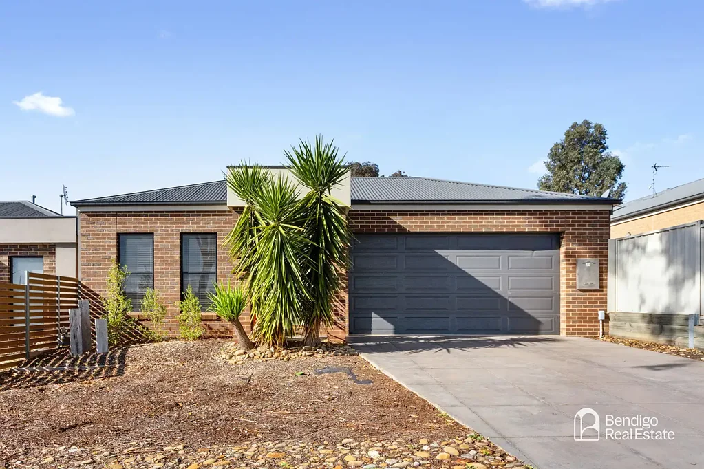 Flora Hill 3房  THIS IS LOW MAINTENACE LIVING OR LEASING AT ITS BEST