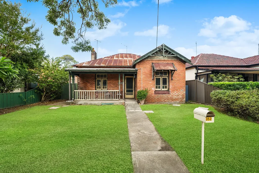 Croydon Park 4कमरा Character, Charm & Endless Potential in Prime Croydon Park!!
