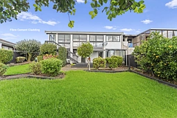 2/2 Monde Place, Clover Park
