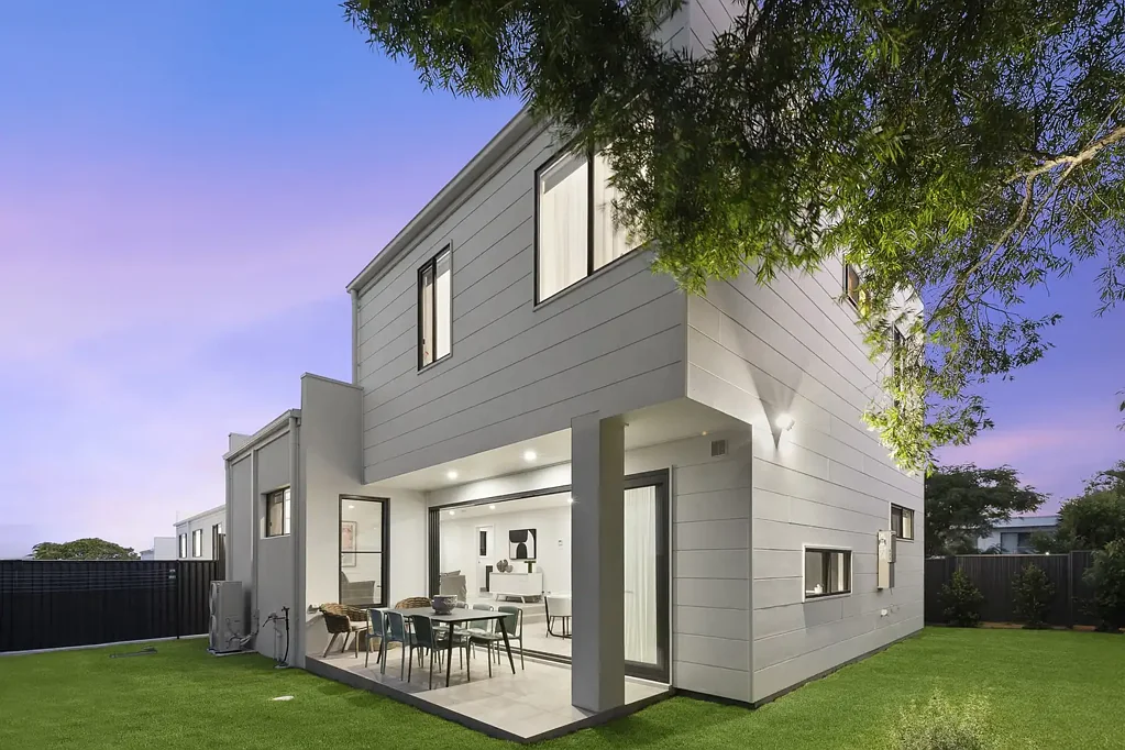 Caringbah South 4कमरा Brand New, North Facing, Bay Glimpses, Double Garage