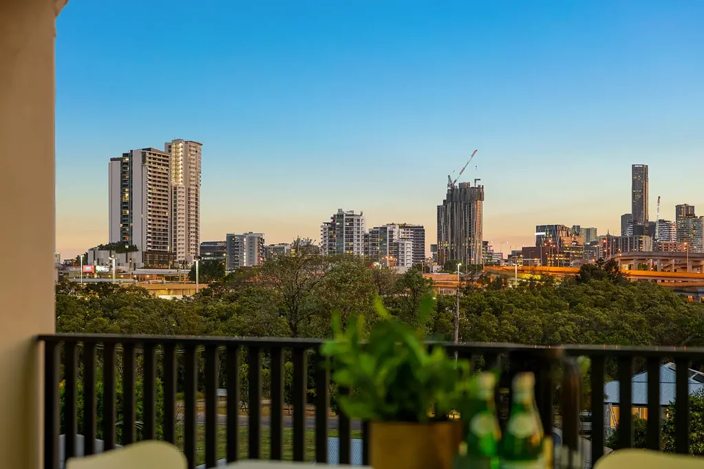 Windsor 3कमरा Top-Floor Luxury Above It All in Windsor