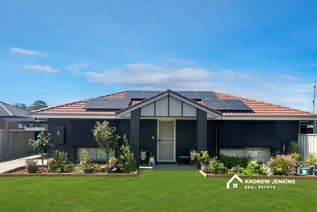 Cobram 2 Bedroom Beautifully Renovated 2-Bedroom Unit with Expansive Entertaining Deck
