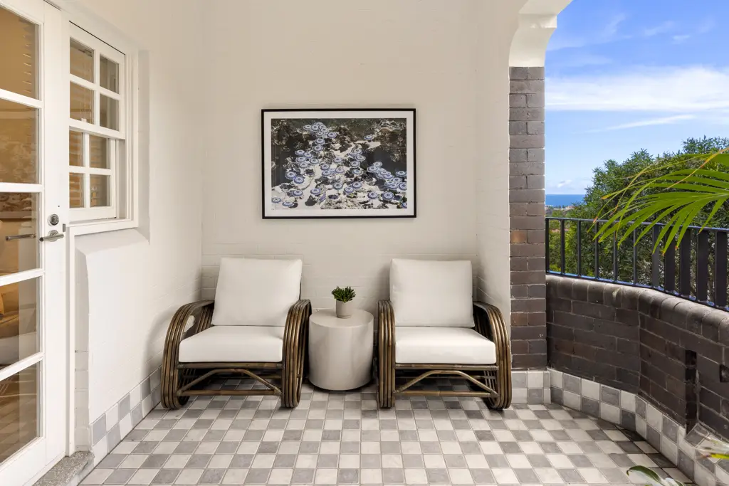 Randwick 2Moenga Top Floor 2 Bedroom Art Deco Apartment In Boutique Block of 6