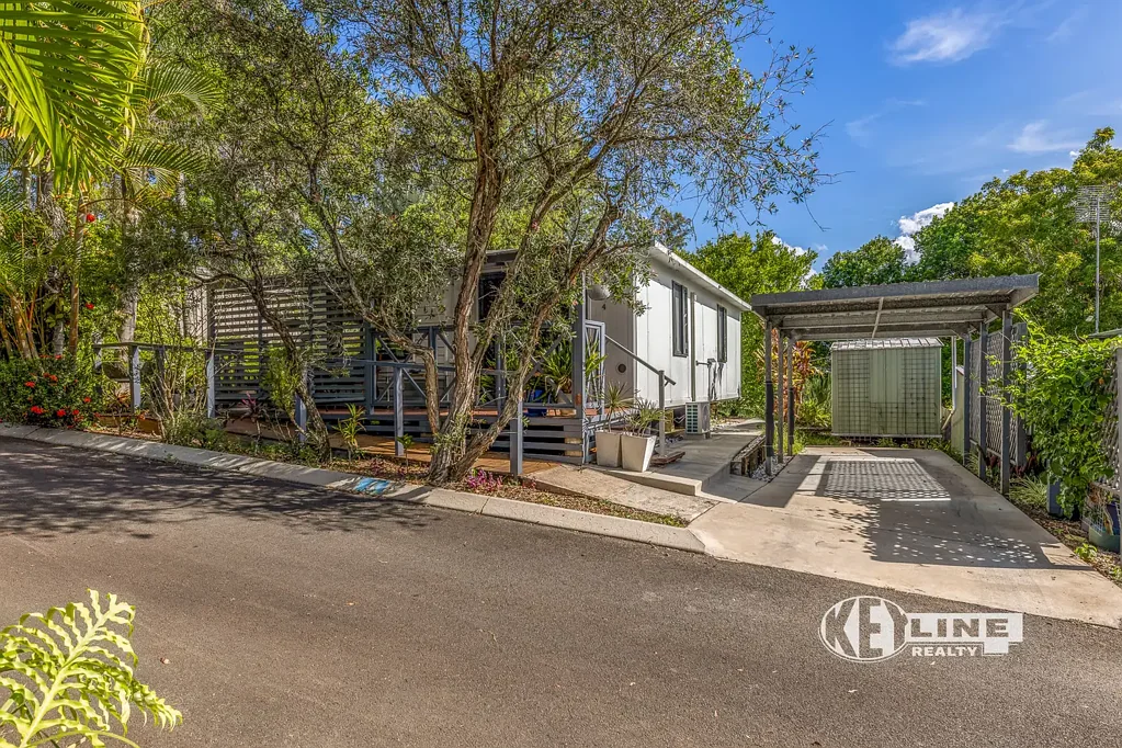 Palmwoods 1部屋 LIGHT FILLED, FULLY RENOVATED ONE BEDROOM OVER 50'S VILLA!