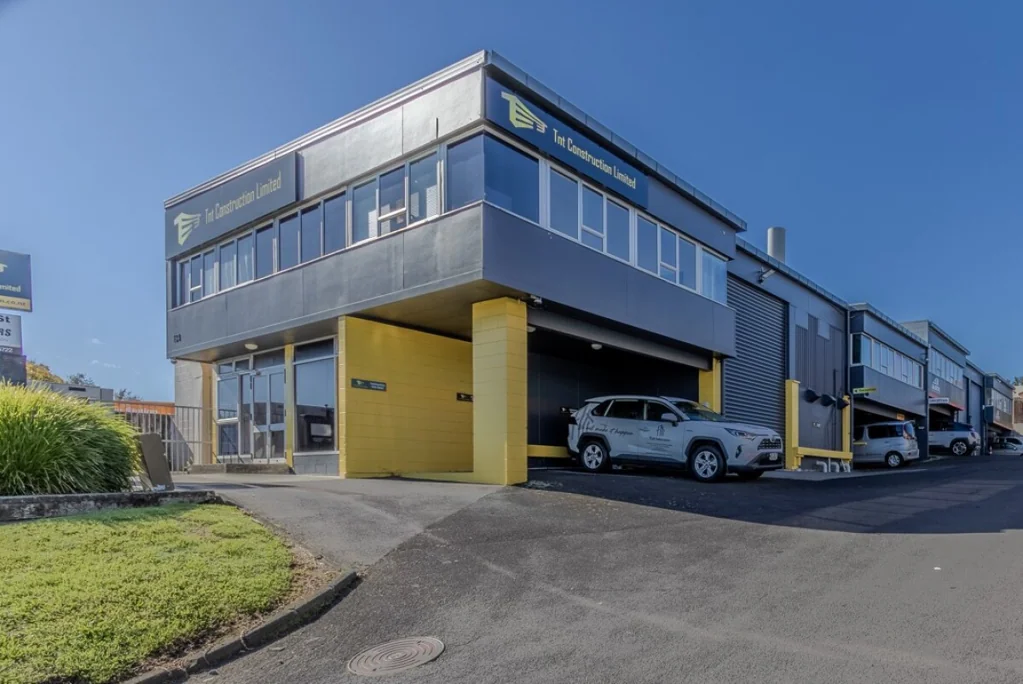 Howick Prominent Howick Unit - 6 Car Parks