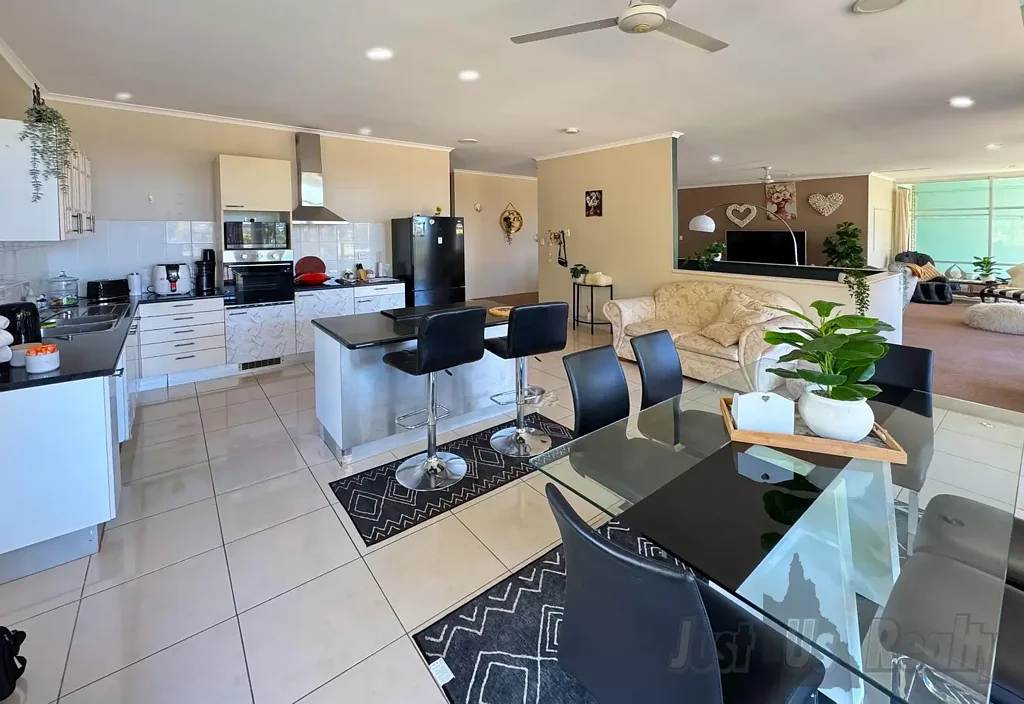 Spacious Coastal Unit – Sylvan Drive, Moore Park Beac