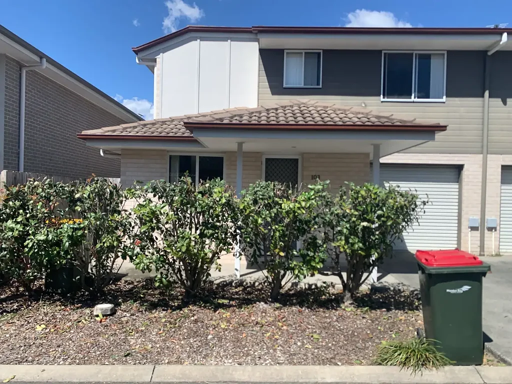 Townhouse / 3 Bed / 2 Bath / SLUG