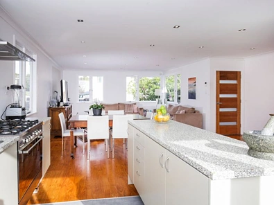 This is a Sunny 2 bedrooms and 1 bathroom property