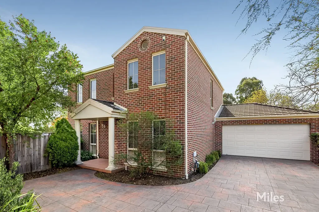 PERFECTLY LOCATED THREE BEDROOM PLUS STUDY TOWNHOUSE