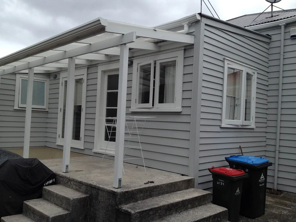MODERN ONE BEDROOM IN HEART OF MT EDEN!!