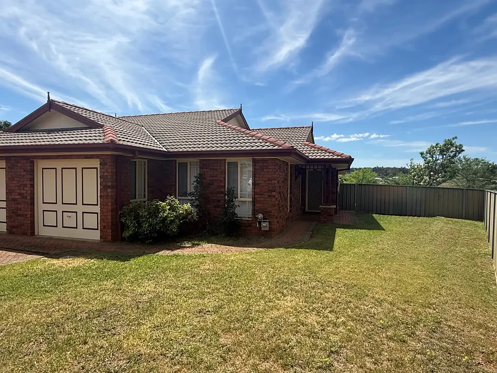 TWO BEDROOM DUPLEX IN QUIET CUL-DE-SAC