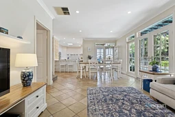 64 The Oaks Parade, Aberfoyle Park