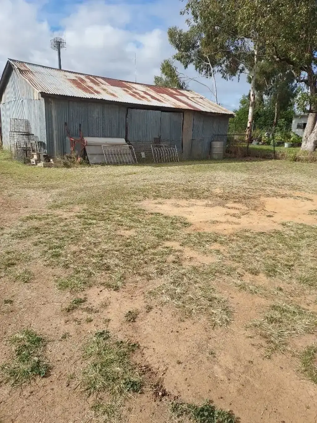 Meandarra 1012m2 Residential Block with Shed and Container