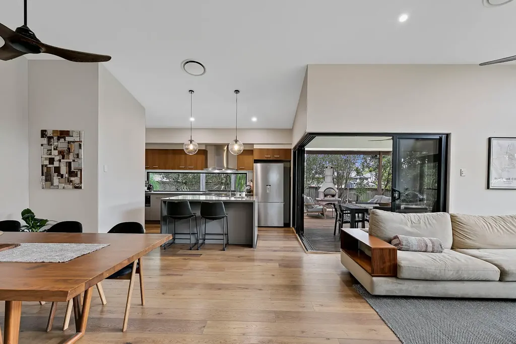 Glass House Mountains 4침실 Stylish Family Living on 650m² – Packed with Premium Extras