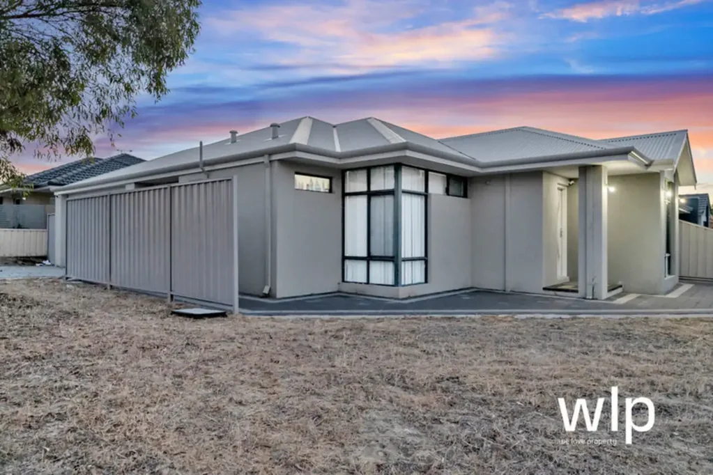 Balga 3房  Big, Modern Street Front Home on a corner block Not To be Missed!