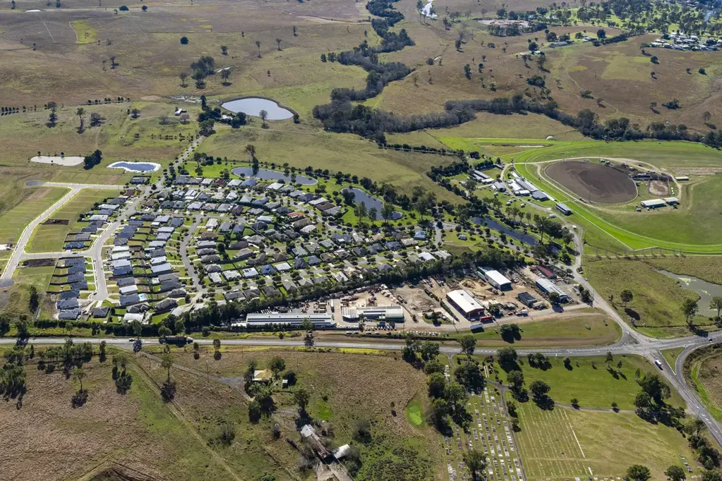 Woolmar This is The Place to Live, and at Excellent Prices Too, Larger blocks & Fully Serviced.