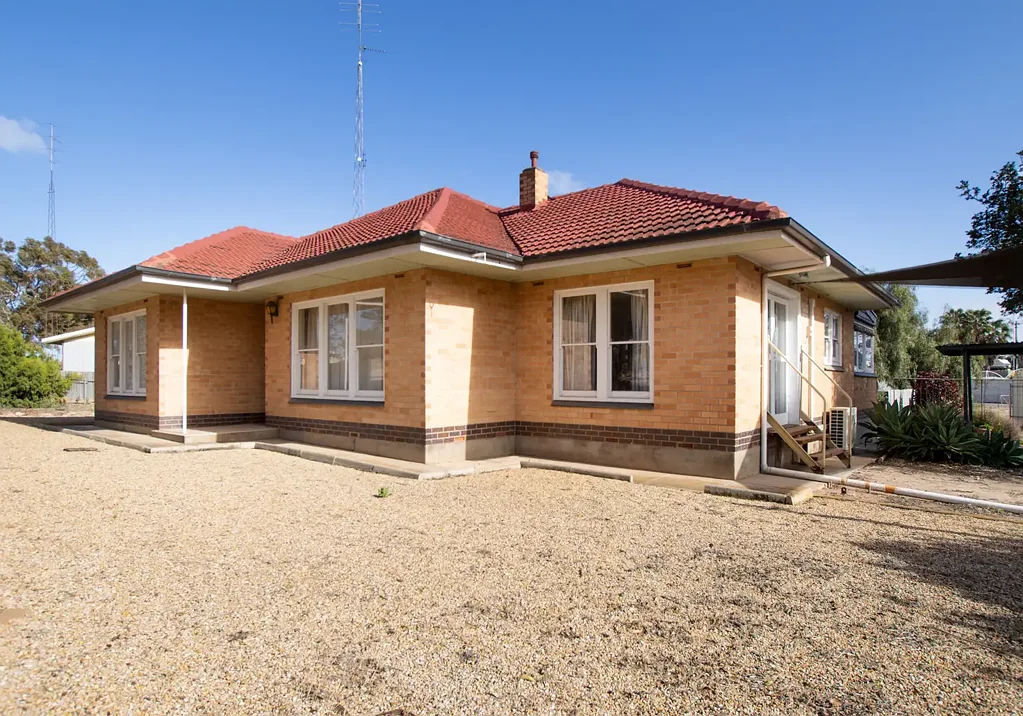 32 Bay Rd, Moonta Bay, SA 5558