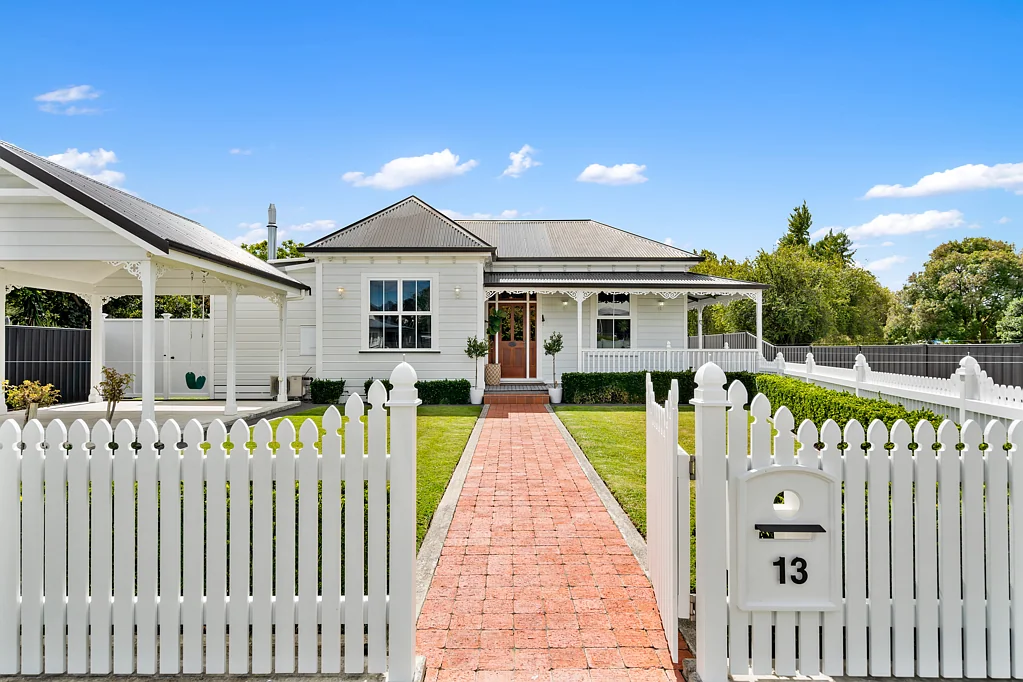 Greenmeadows 4部屋 Must View. Stunning Villa with 976 sq m Section