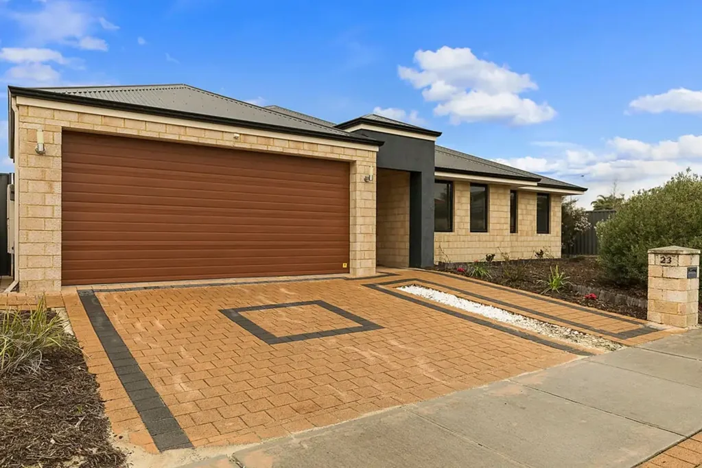 An Elegant And Spacious Family Home !