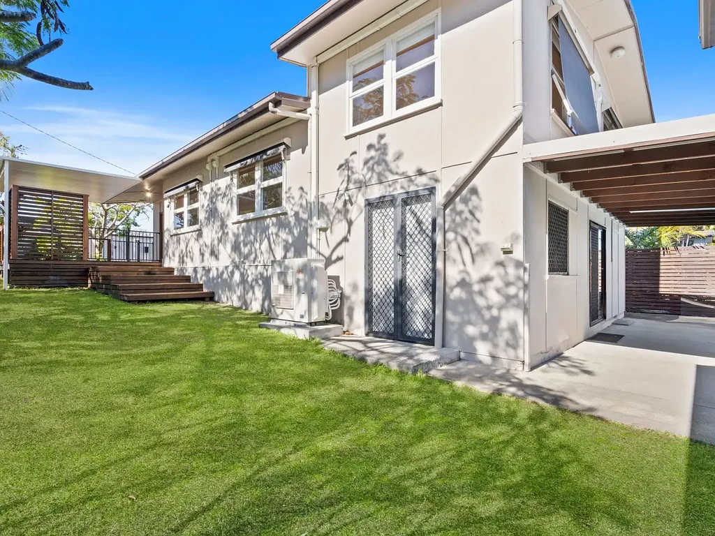 Southport 4ਬੈੱਡਰੂਮ Family Home in Sought-after Pocket