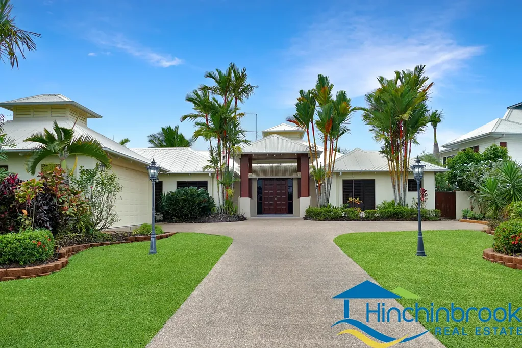 House - 4 bedroom, 3 bathroom, pool, pontoon & fully furnished (Short term rental only)
