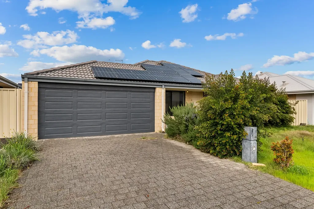 Modern Family Living Opposite Reserve - Space, Style & Comfort in Maddington