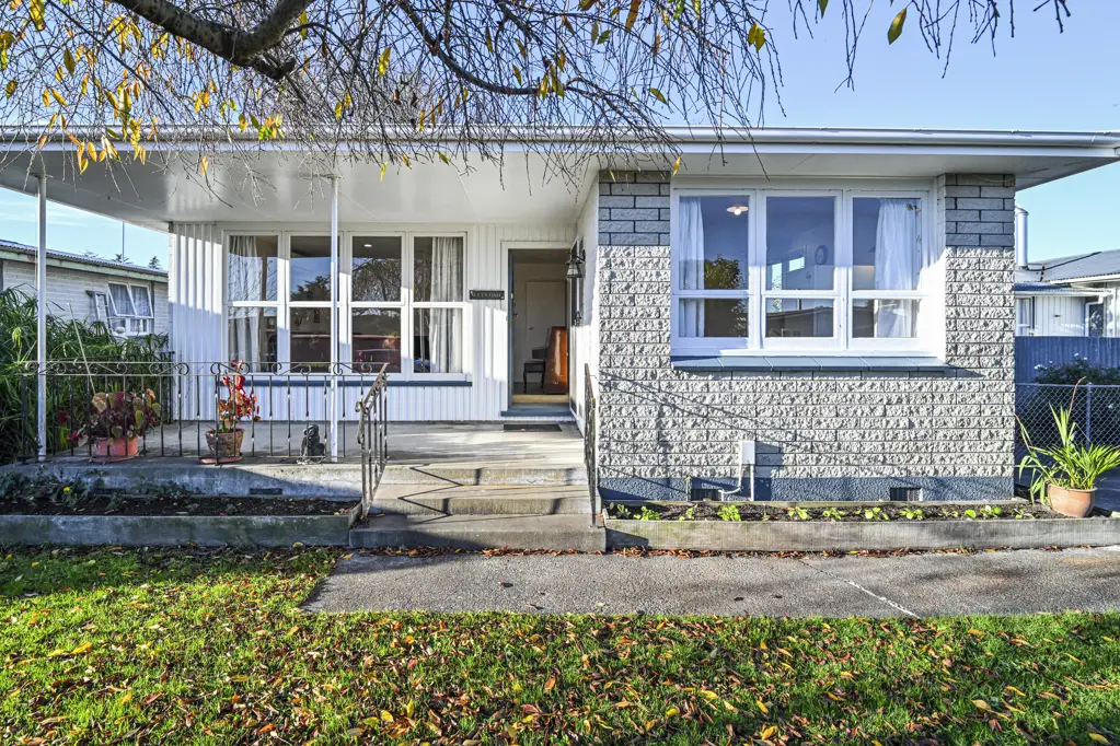 Camberley 4બેડરૂમ Solid four-bedroom home on full section