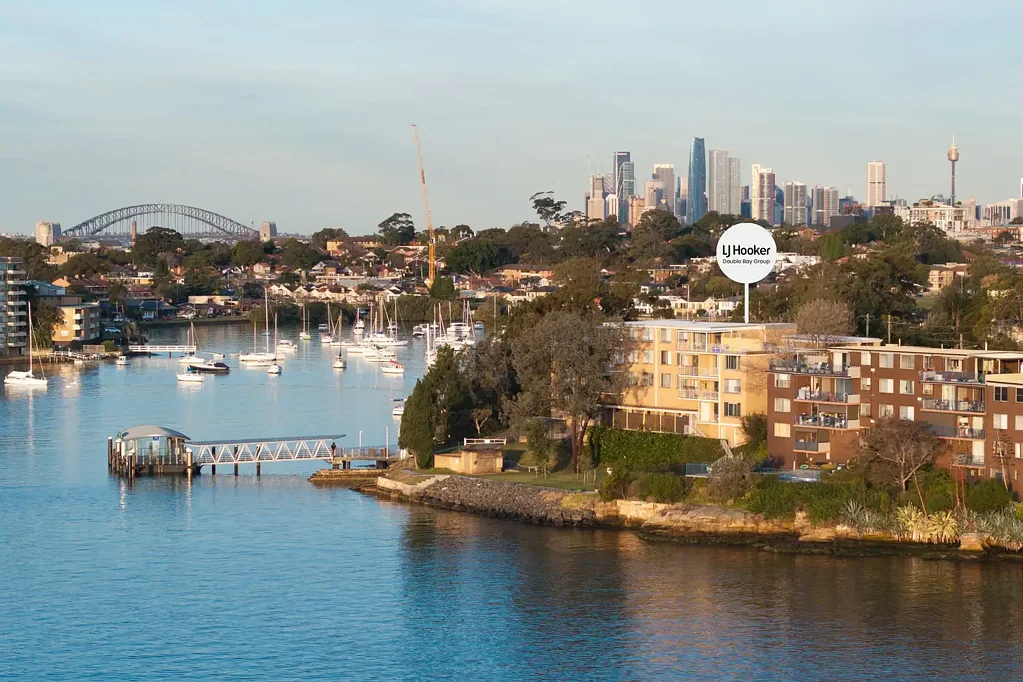 Chiswick 2 Bedroom Stylish Waterfront Living with Space, Sunlight�&�Serenity