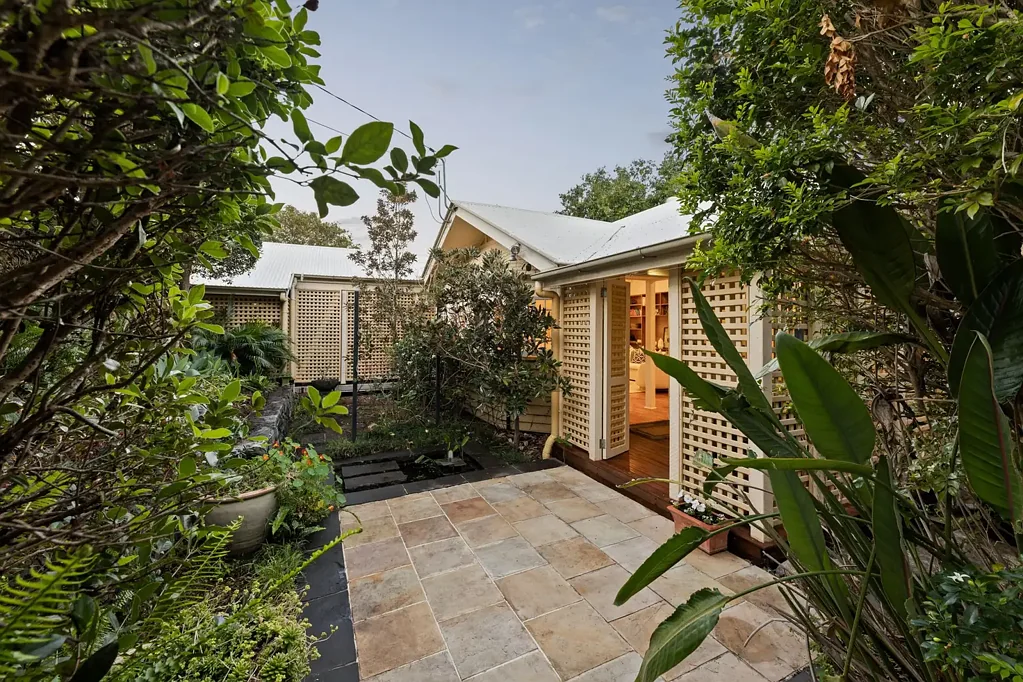 136 Simpsons Road, Bardon, QLD 4065