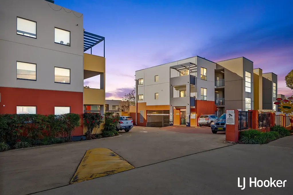 Queanbeyan 3房  Spacious North-Facing Apartment with Private Courtyard