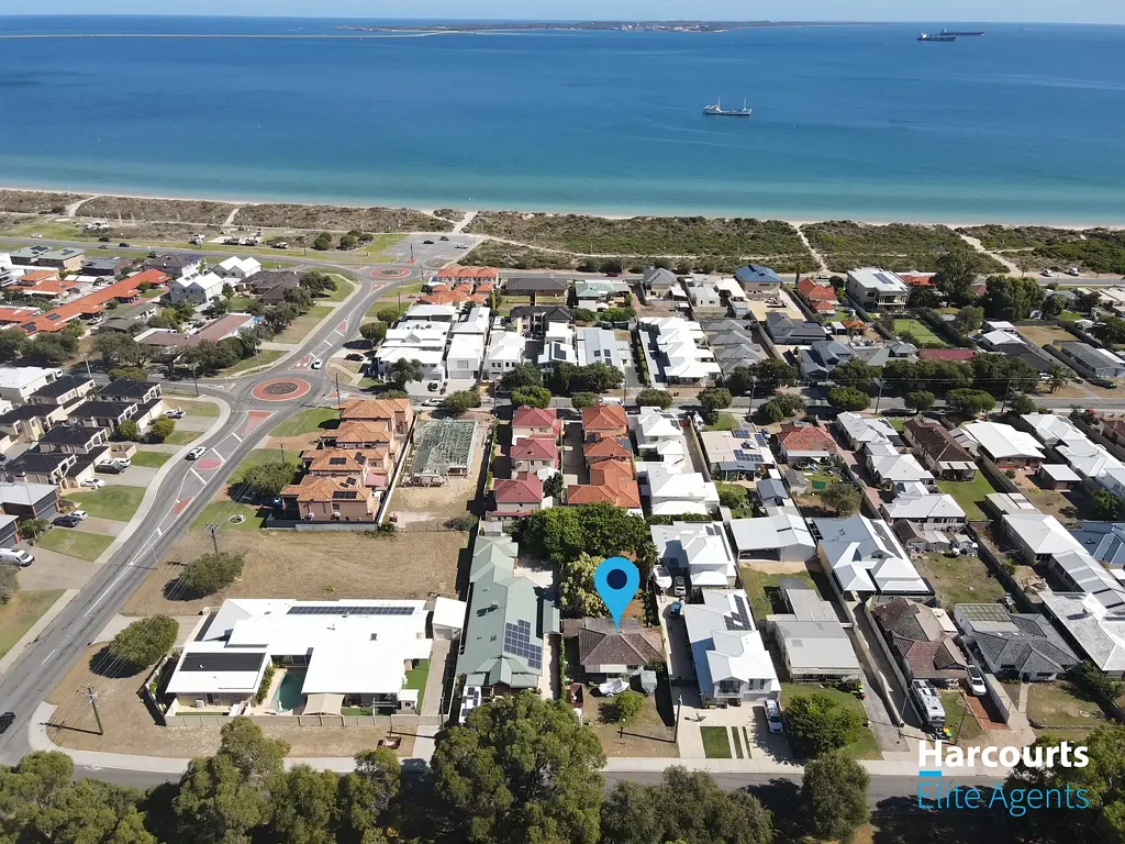 Rockingham 2ห้องนอน 814sqm Parkview Position with Subdivision Potential, Right by the Ocean