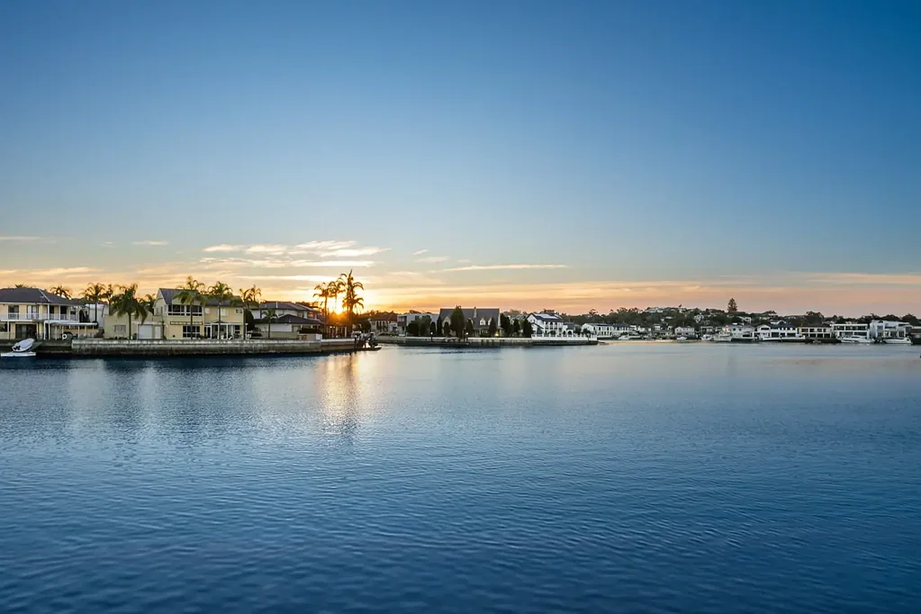 Sylvania Waters 4Moenga Highly sought after open deep waterfront, located in the No.1 street of the suburb