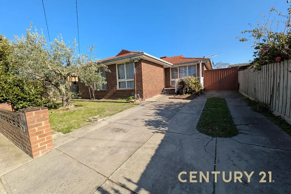 3-Bedroom Home with Ensuite & Pergola
