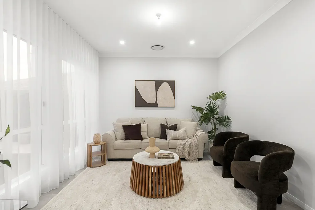 North Richmond 5房 宽敞五卧套房 设计师厨房 媒体室 主卧阳台 双车库 黄金地段 Grand Family Living in the Heart of Redbank Estate