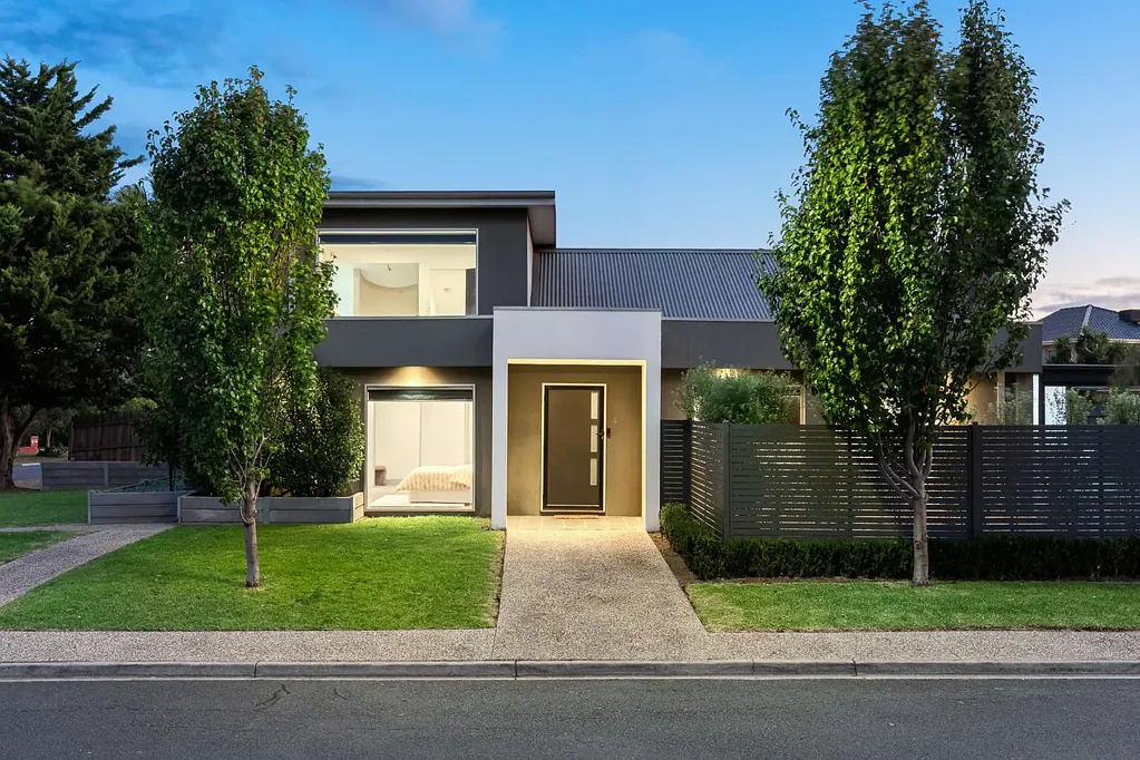 Taylors Lakes 4 Bedroom An Architectural Statement of Prestige and Lifestyle Excellence
