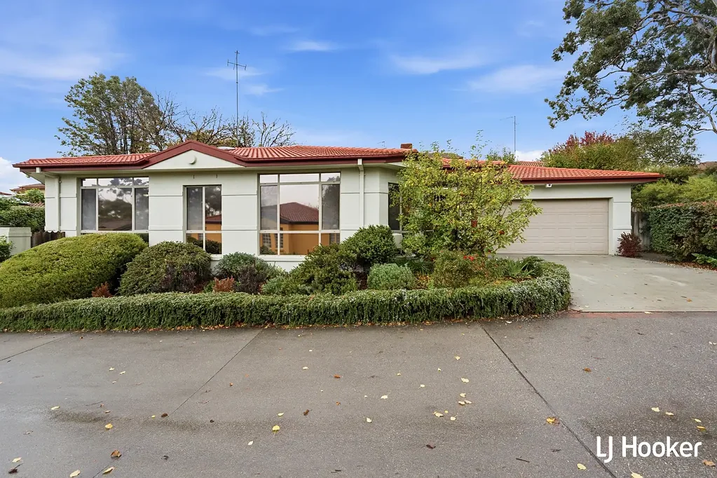 Nicholls 3房  Large Home Golf Course Estate