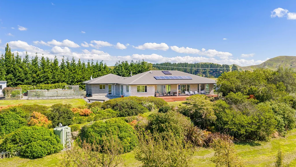 Central Hawkes Bay Coastal 4Zimmer Lakeside lifestyle living!