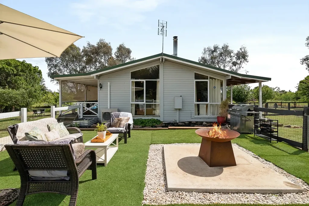 Taradale 3 Bedroom A Dream Home for Country Escapees and Horse Lovers