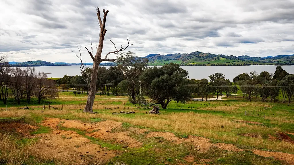 Ebden Hume Weir Views With An Easterly Aspect... Your chance to call Ebden home!!!